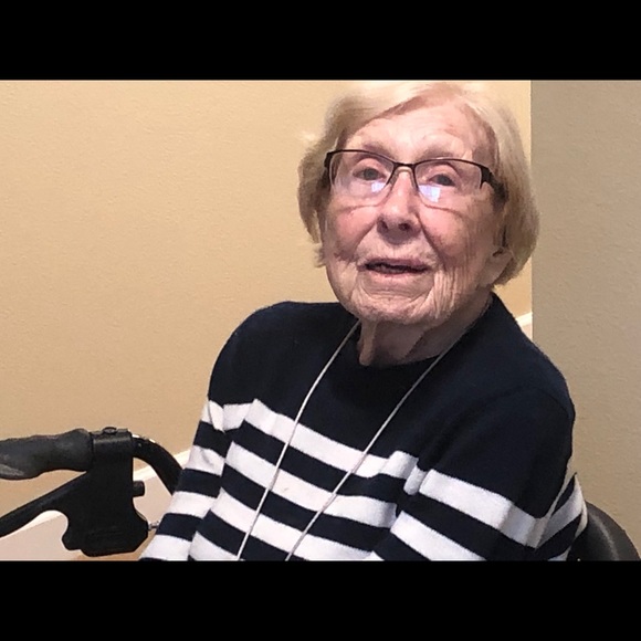 Louie Vuitton clutch - Picture 6 of 8